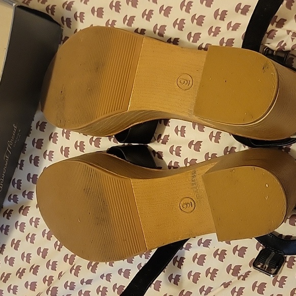 Universal Thread Wedges - Picture 4 of 5